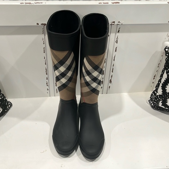 Burberry boots worn once.  Just like new. Perfect condition. - Picture 4 of 5